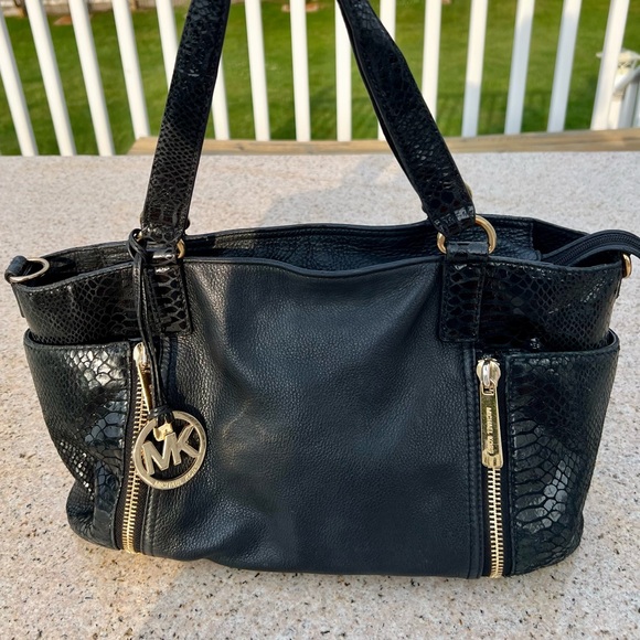 Michael Kors Black and Gold Shoulder Bag - Picture 1 of 4